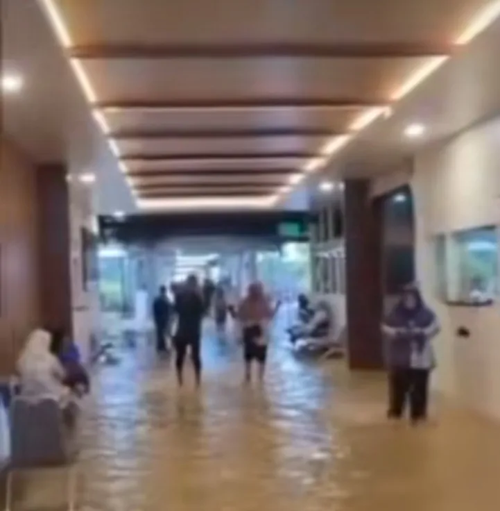 Padang Dikepung Banjir, Ratusan Orang Dievakuasi, Rumah Sakit Turut Terendam