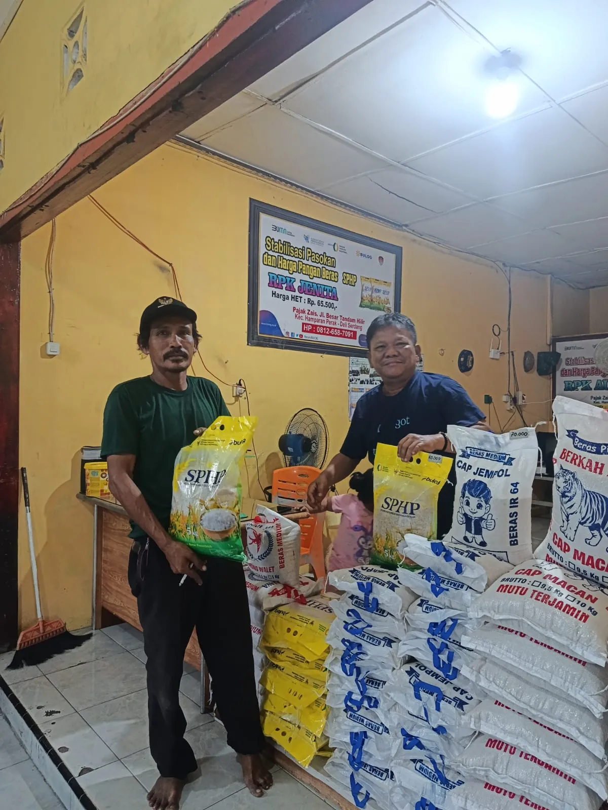 Beras SPHP Tetap Menjadi Primadona Masyarakat Tandam Hilir, Penyaluran Bulog Dinilai Semakin Lancar