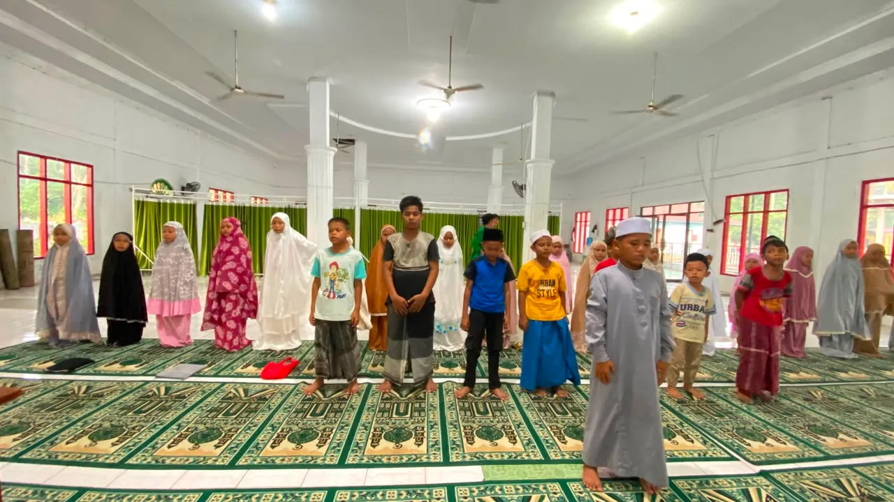 KKN STAIN Madina di Desa Gonting Julu: Tanamkan Nilai Ibadah dan Budaya Mengaji Sejak Dini