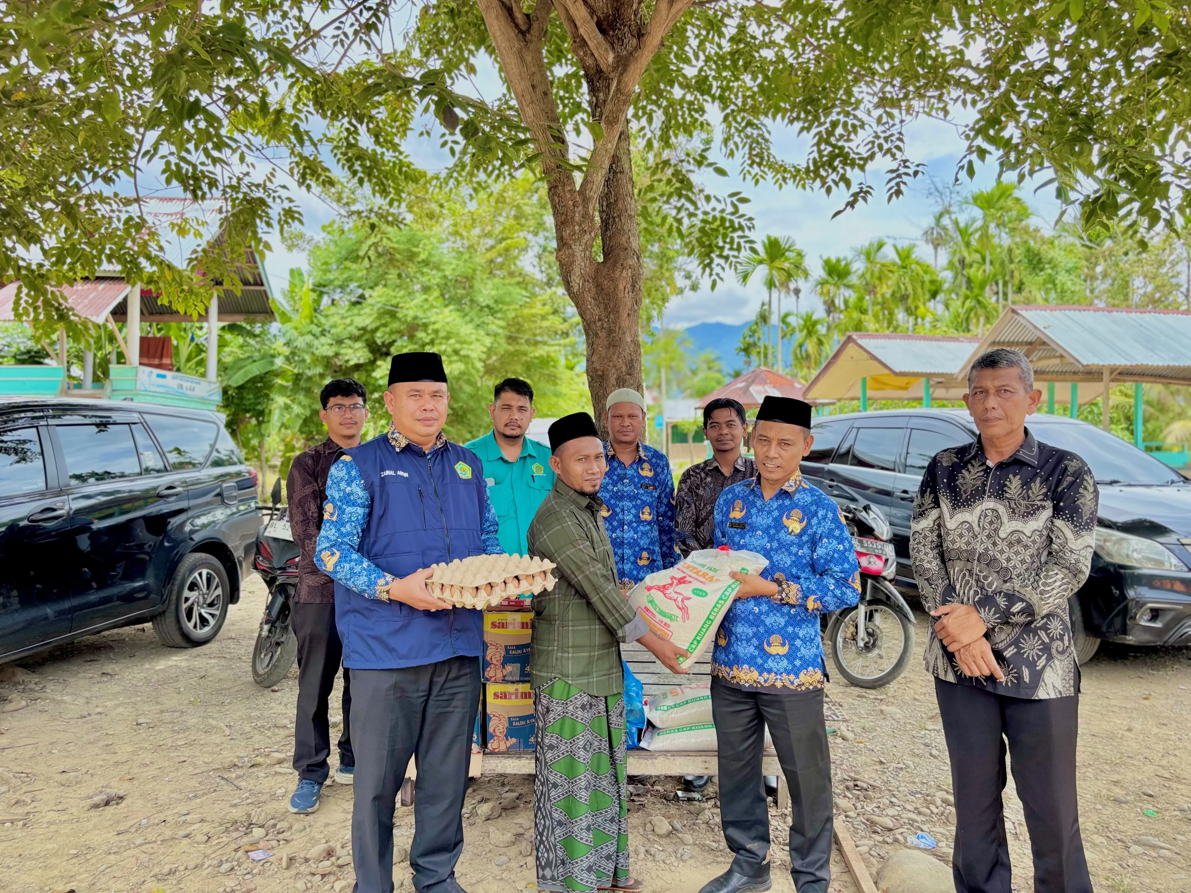 Kemenag Pidie Jaya Salurkan Bantuan untuk Dayah Istiqamatuddin Pascakebakaran
