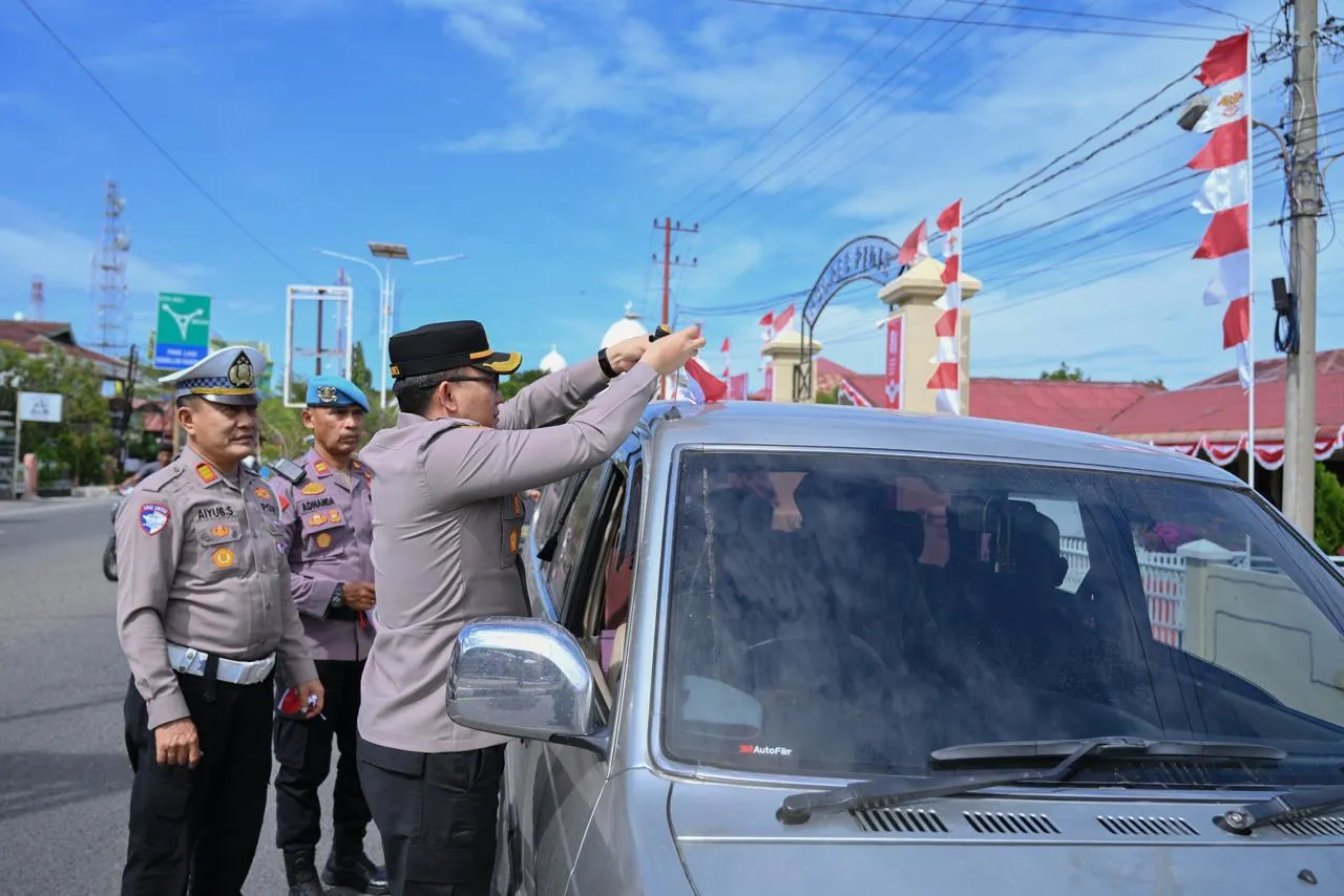 Kapolres Pidie Tebarkan Cinta Tanah Air