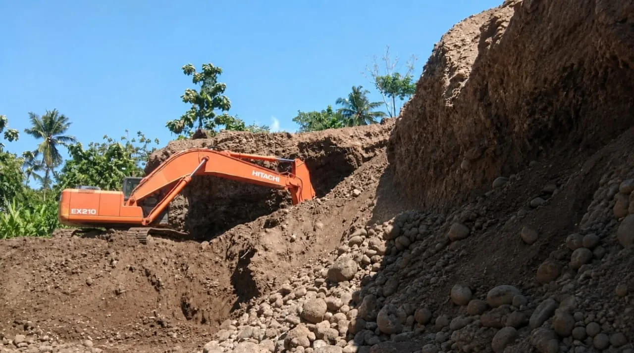 DLH Baru Pergi, Excavator Tambang di Mampua Bulukumba Menggali Lagi: Siapa yang Sebenarnya Diawasi?