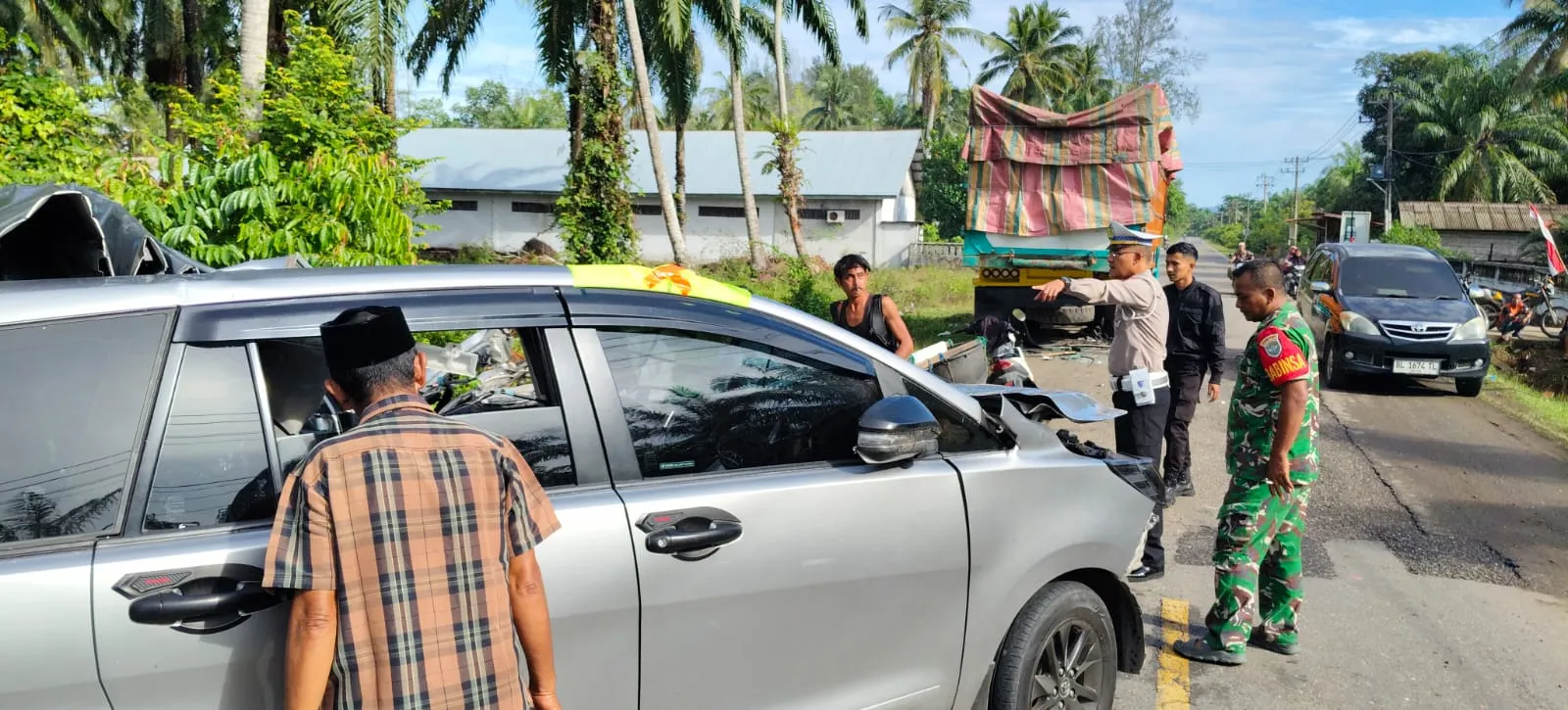 Innova Tabrak Fuso Mogok di Bakongan Timur, Dua Orang Tewas