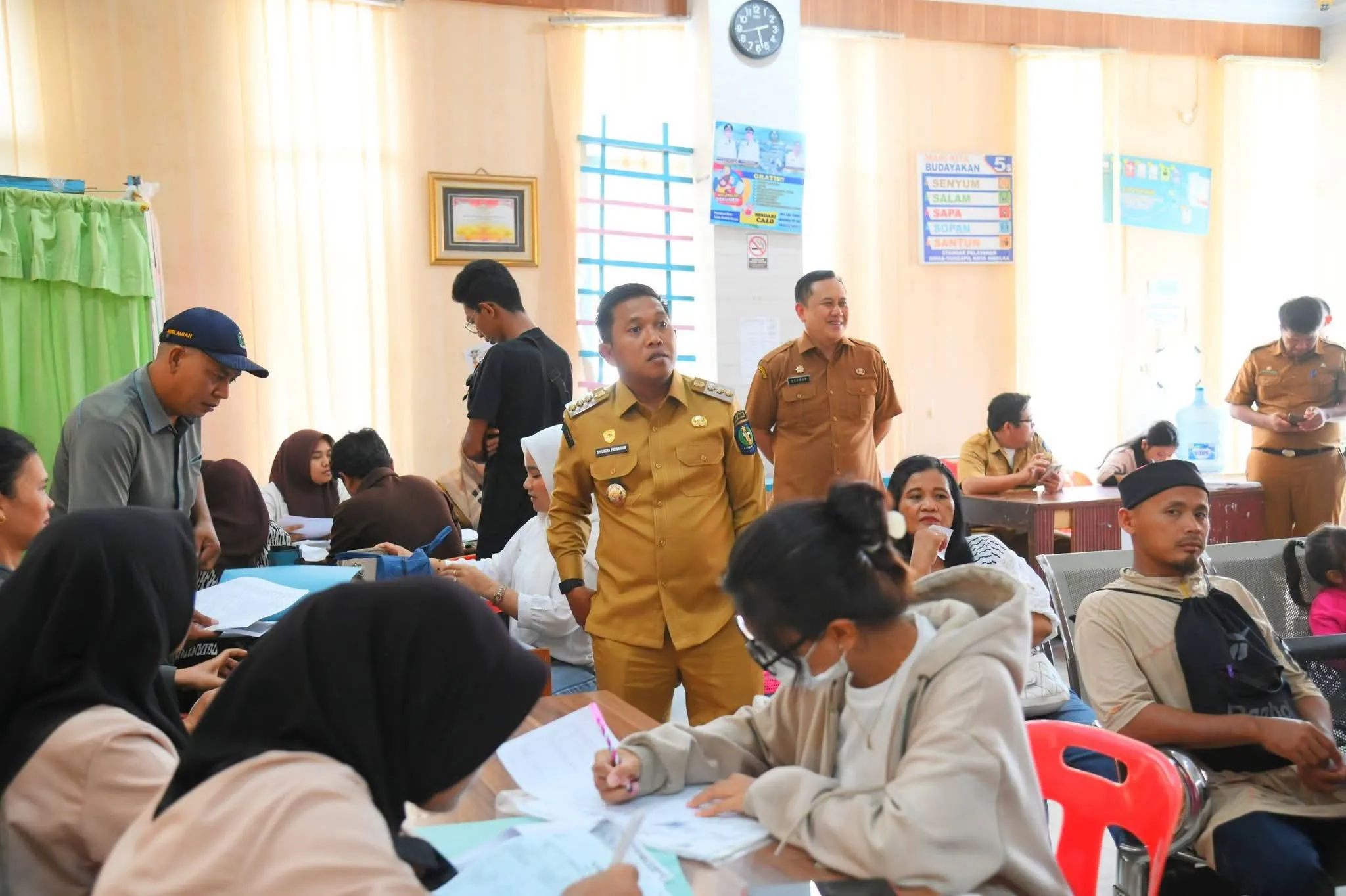 Wali Kota Sibolga Sidak Sejumlah OPD, Pastikan Pelayanan Publik Prima dan Lingkungan Kerja Tetap Tertata