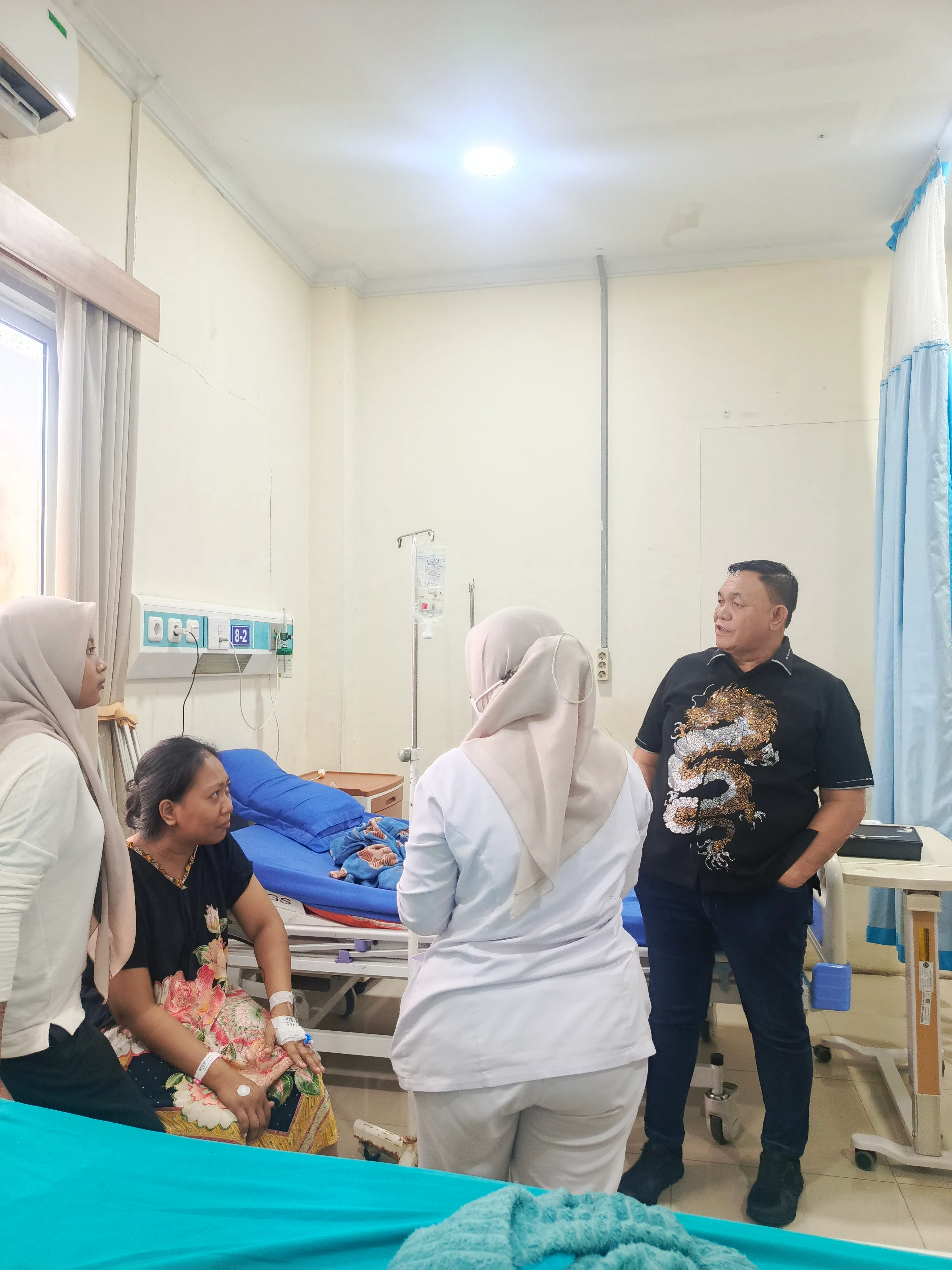 Pasutri Dibantu Dahnil Ginting Berobat Ke RS Amri Tambunan