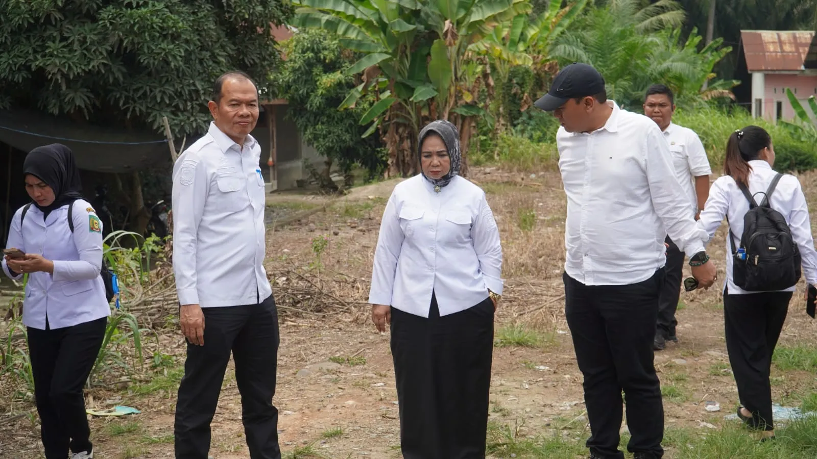 Plt. Bupati Tiorita Tinjau Jalan Secanggang, Tahap I Rampung