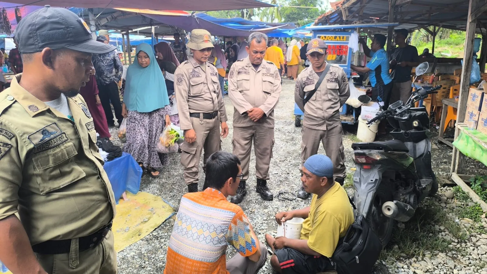 Satpol PP Tertibkan Gelandangan dan Pengemis di Pasar Tradisional Arongan