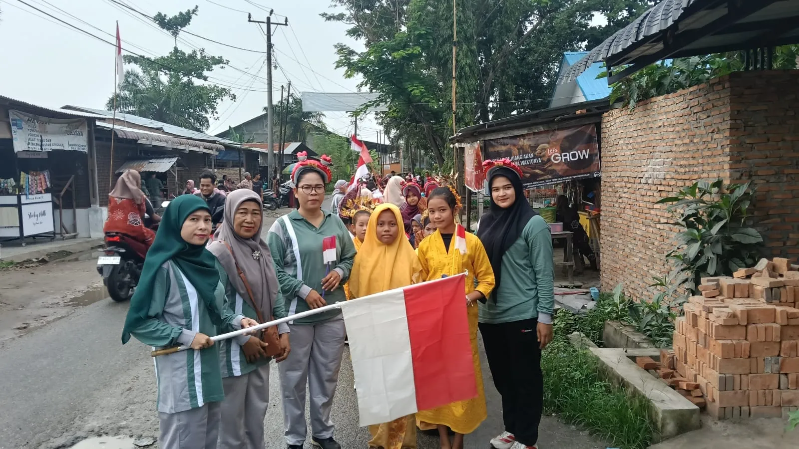 Tumbuhkan Semangat Nasionalisme, SDN 105340 dan TKN 01 Satu Atap Sarang Burung Gelar Jalan Santai