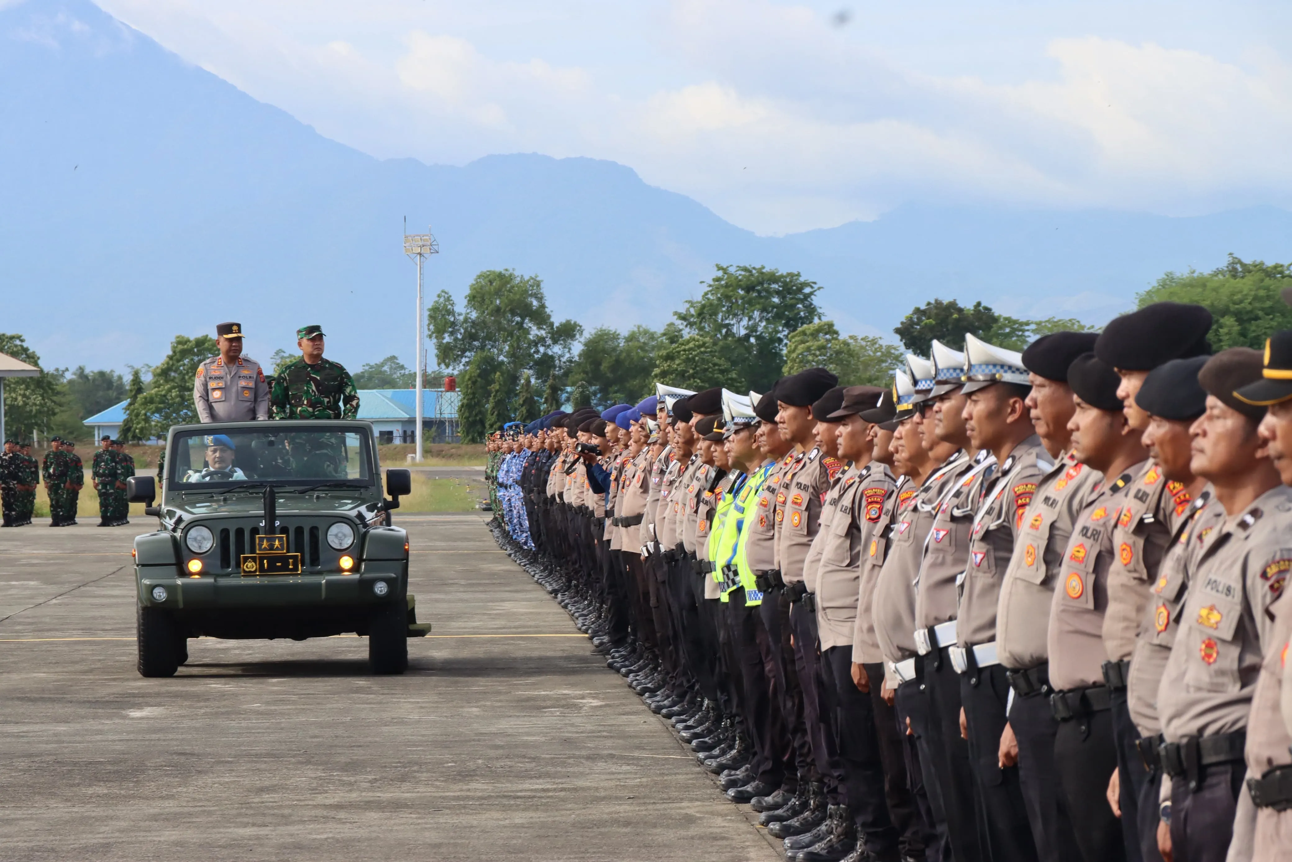 Kapolda Aceh dan Kasdam IM Pimpin Apel Gelar Pasukan Atasi Tangani Karhutla dan Amankan HDA