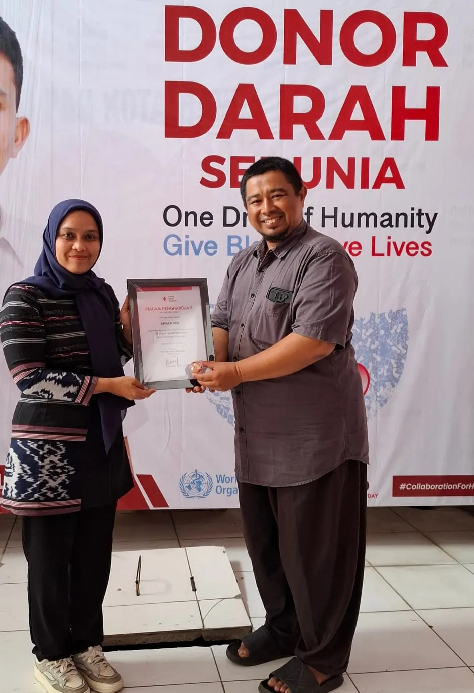 Lebih 75 Kali Donor Darah Sukarela, Pembina Ruman Aceh Menerima Penghargaan
