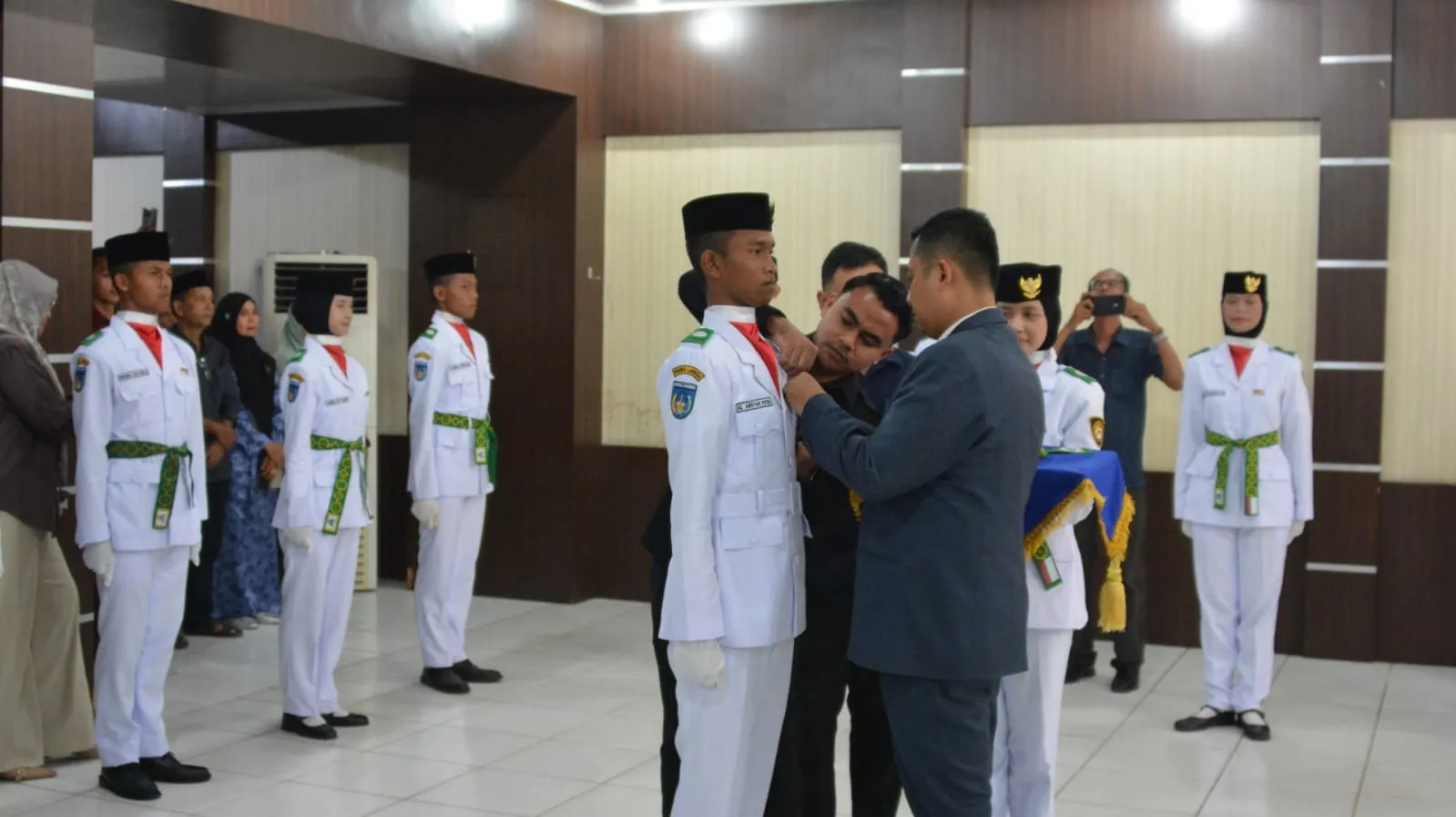 Wali Kota Langsa Kukuhkan 22 Paskibraka, Tekankan Disiplin dan Semangat Kebangsaan