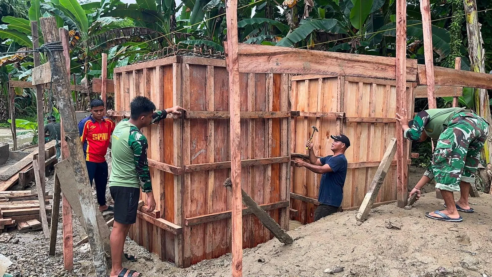 Jembatan Penghubung Di Nias Utara Terus Dibangun, Akses Warga Segera Pulih