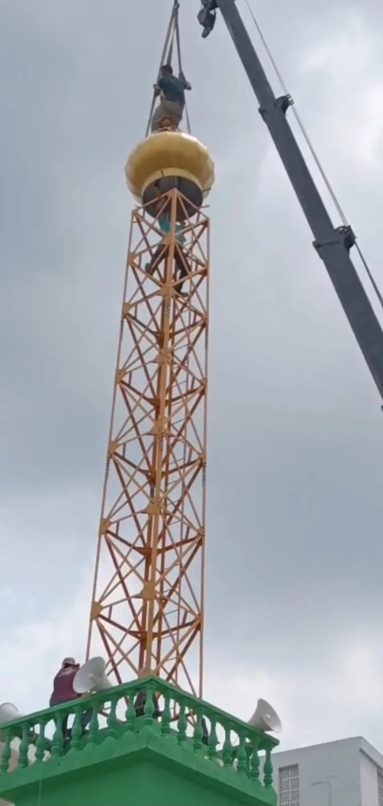 Menara Masjid Muslimin Rampung, Tingginya 18 Meter