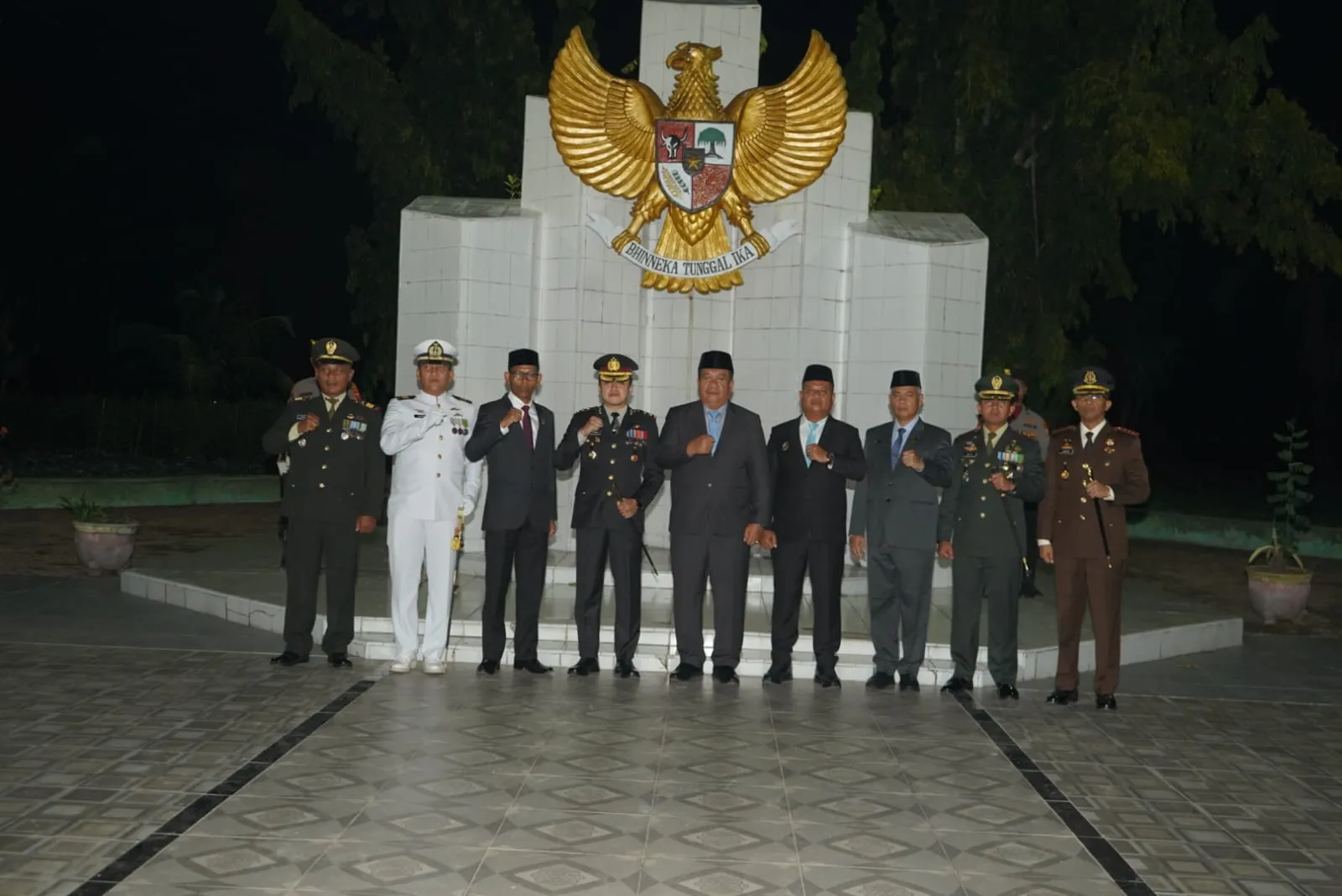 Menyambut HUT ke-81 RI, Bupati Asahan Pimpin Upacara Renungan Suci di Makam Pahlawan