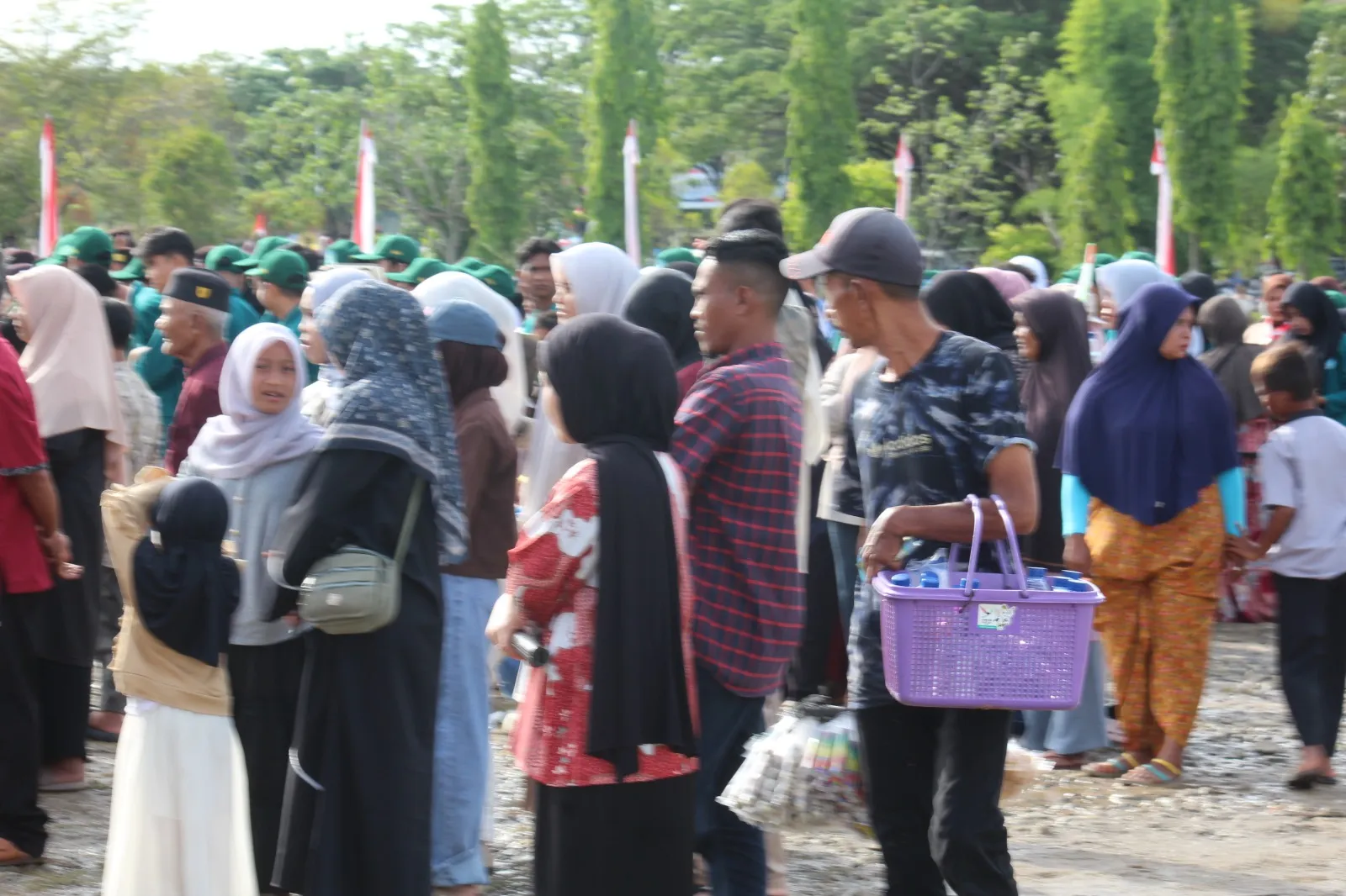Warga Huntara Pidie Jaya Antusias Saksikan Kibaran Merah Putih, Nasionalisme Tetap Membara