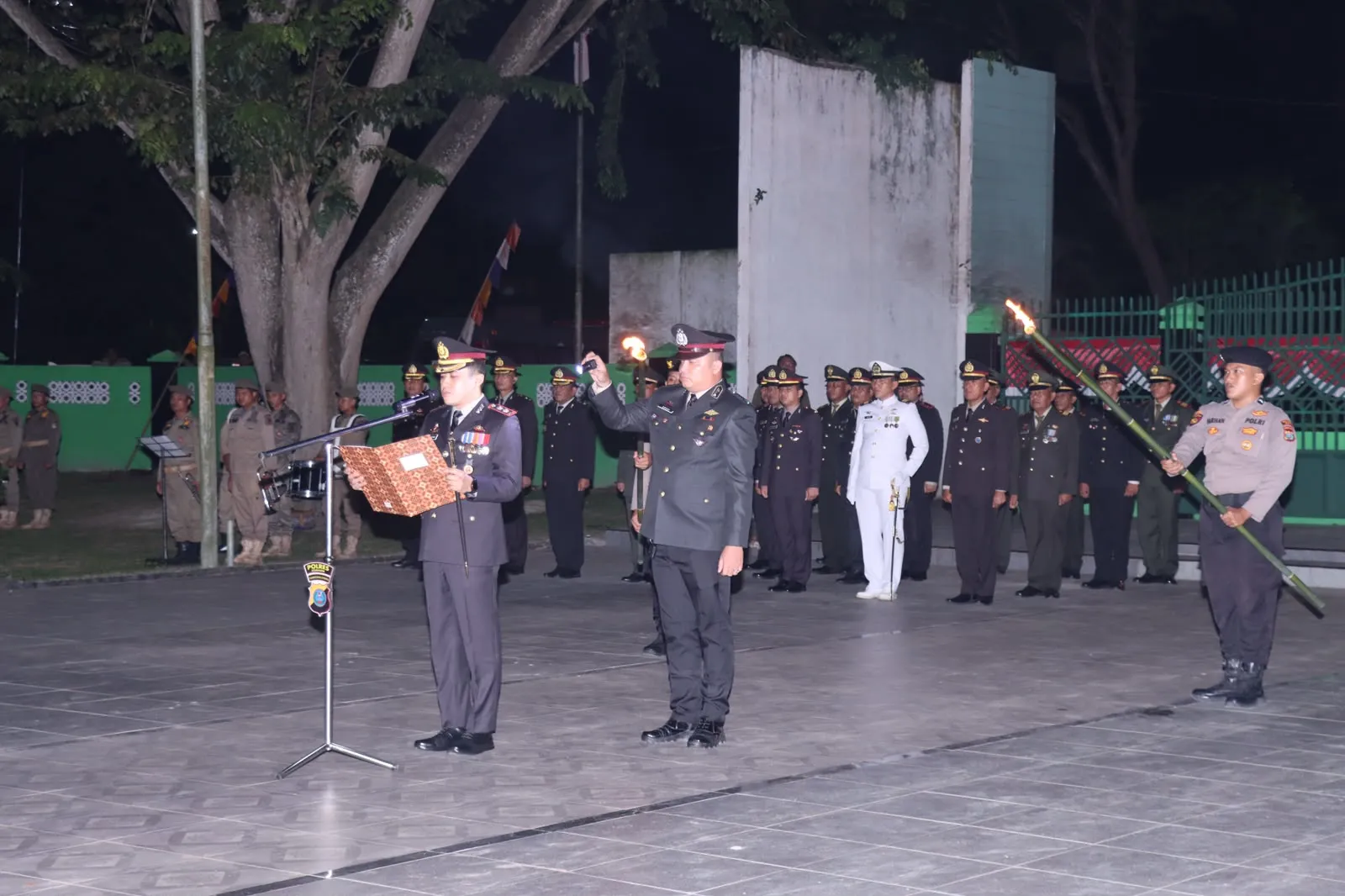 Kapolres Asahan Pimpin Apel Kehormatan dan Renungan Suci HUT ke-81 Kemerdekaan RI di TMP Kisaran