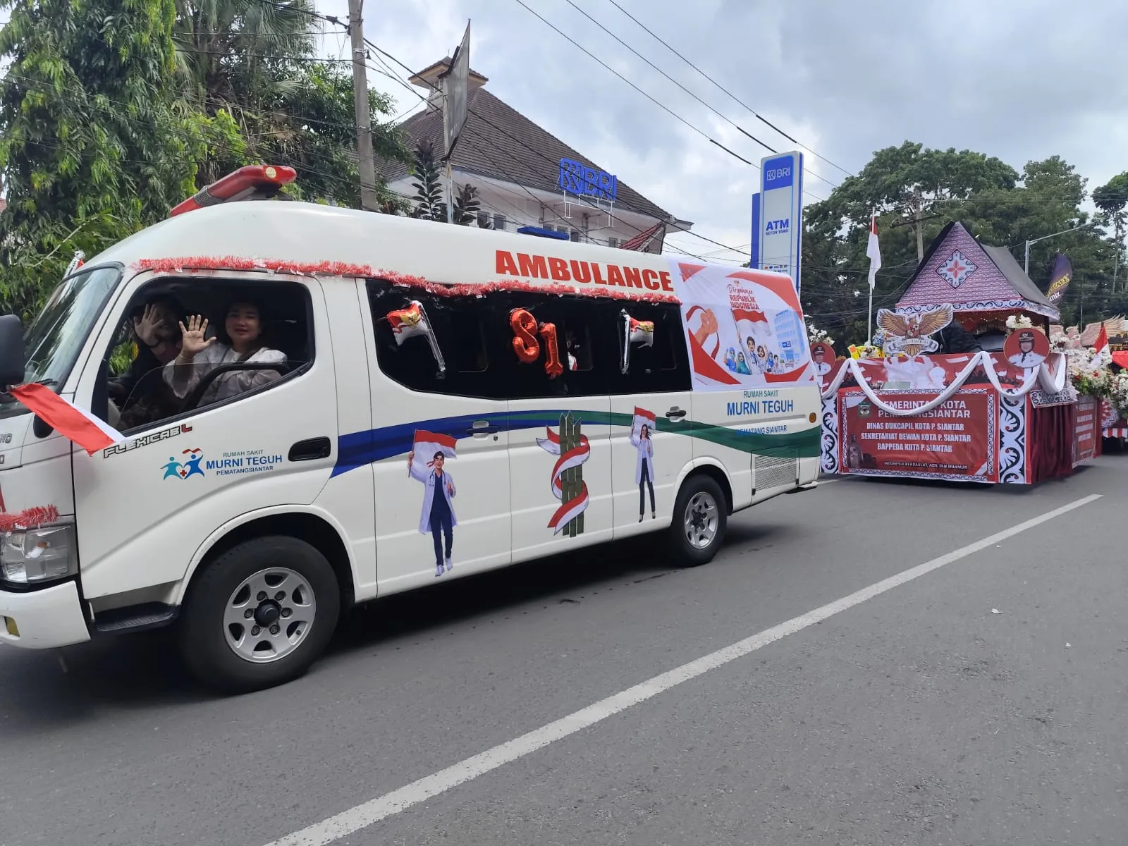 Karnaval Merah Putih di Pematangsiantar Dimeriahkan Mobil Hias dan Marching Band