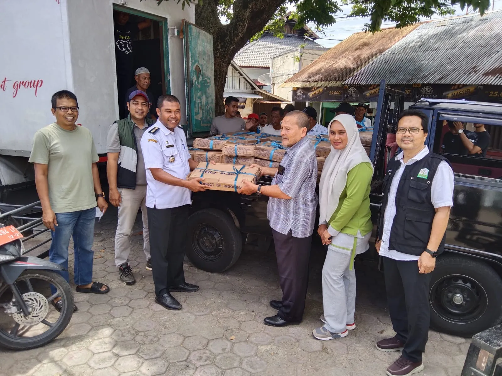 Terima 3,7 Ton Ikan Dari DKP Aceh, Camat Lhoknga Harap Program Berlanjut Pada 2027