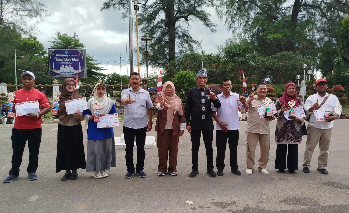 Meriah! Pemko Langsa Serahkan Hadiah Pawai Alegoris HUT ke-81 RI