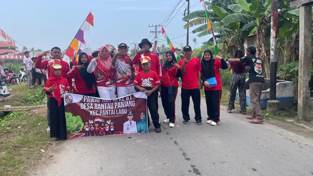 Semarakkan HUT ke-81 RI, Pemdes Rantau Panjang Gelar Jalan Santai dan Panjat Pinang