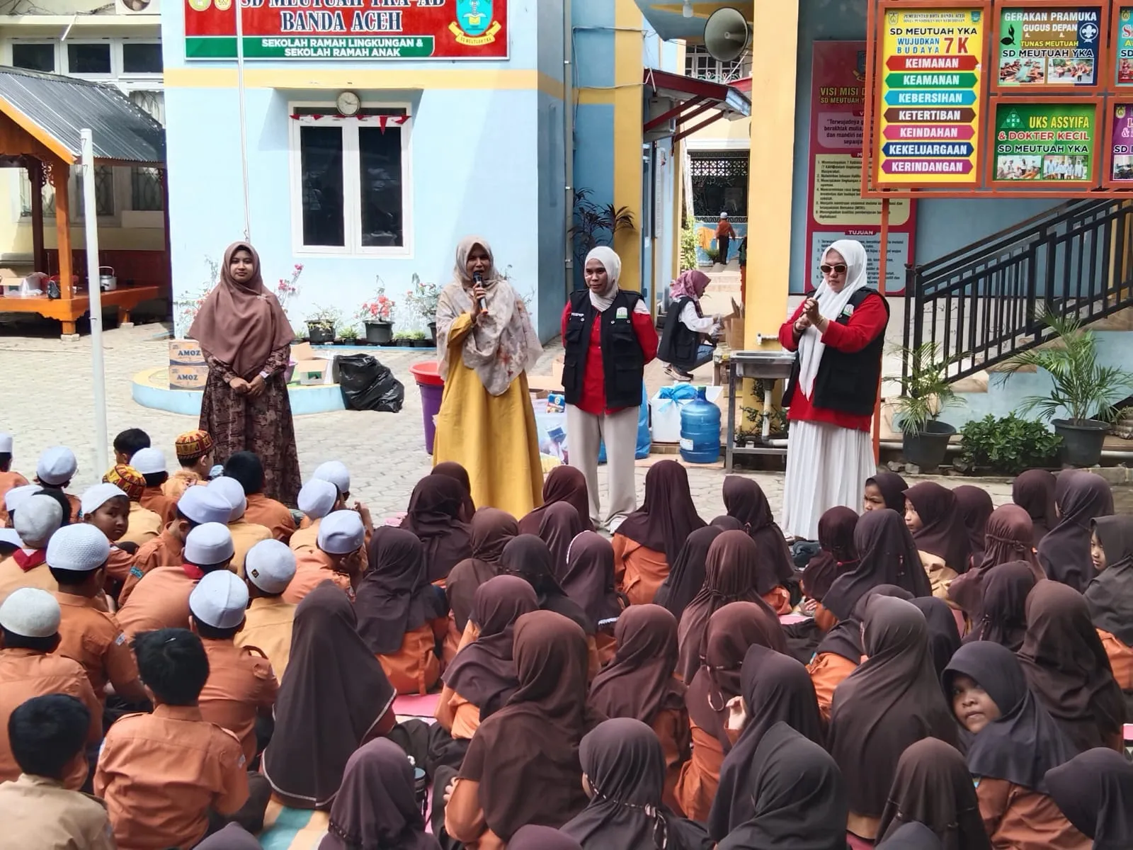 Gemarikan di SD Meutuah YKA Banda Aceh, DKP Aceh Sediakan 350 Porsi Bakso Ikan