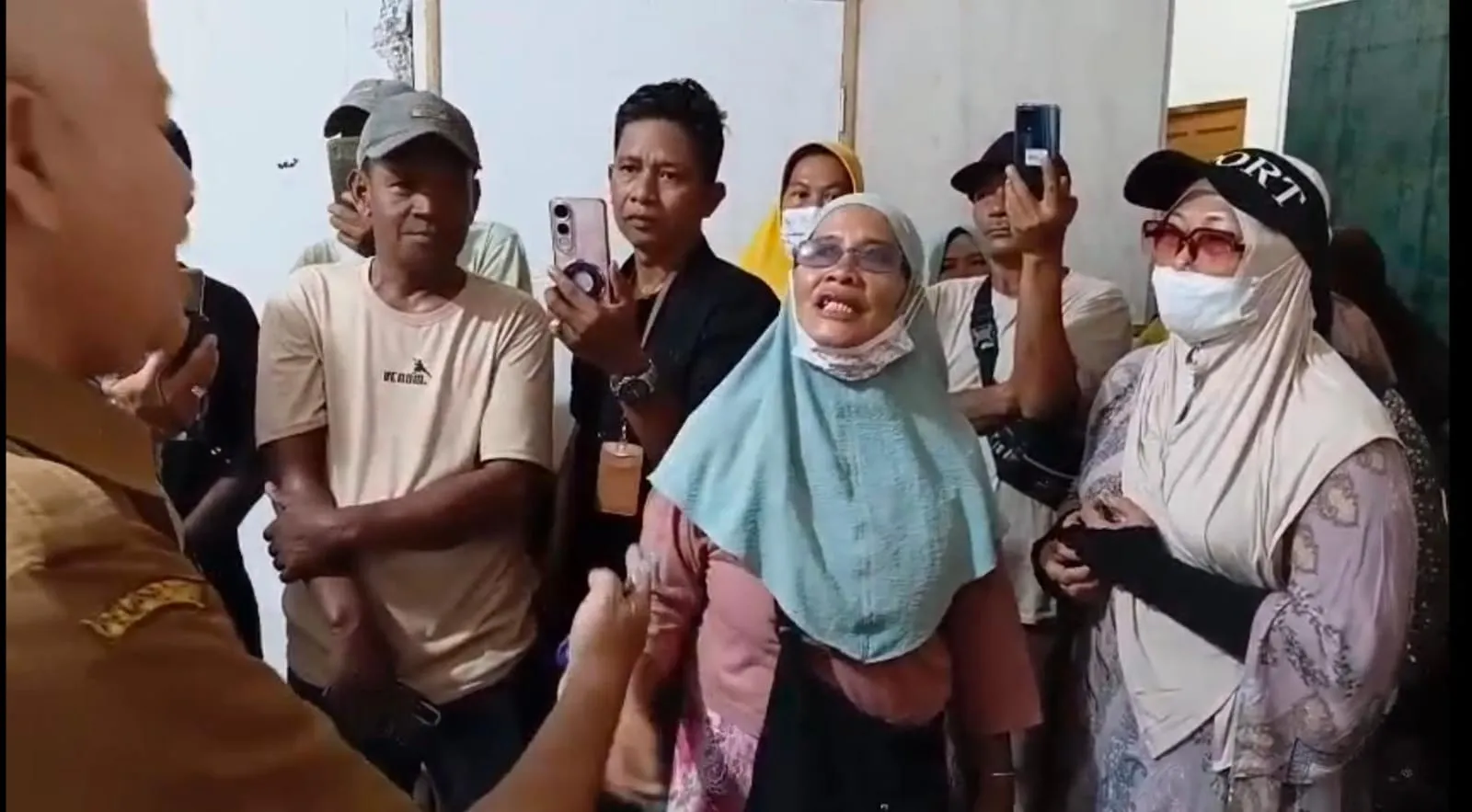 Hari Jadi Tapteng Diwarnai Aksi Demo, Warga Pertanyakan Data Jadup: “Yang Tak Terdampak Malah Dapat”