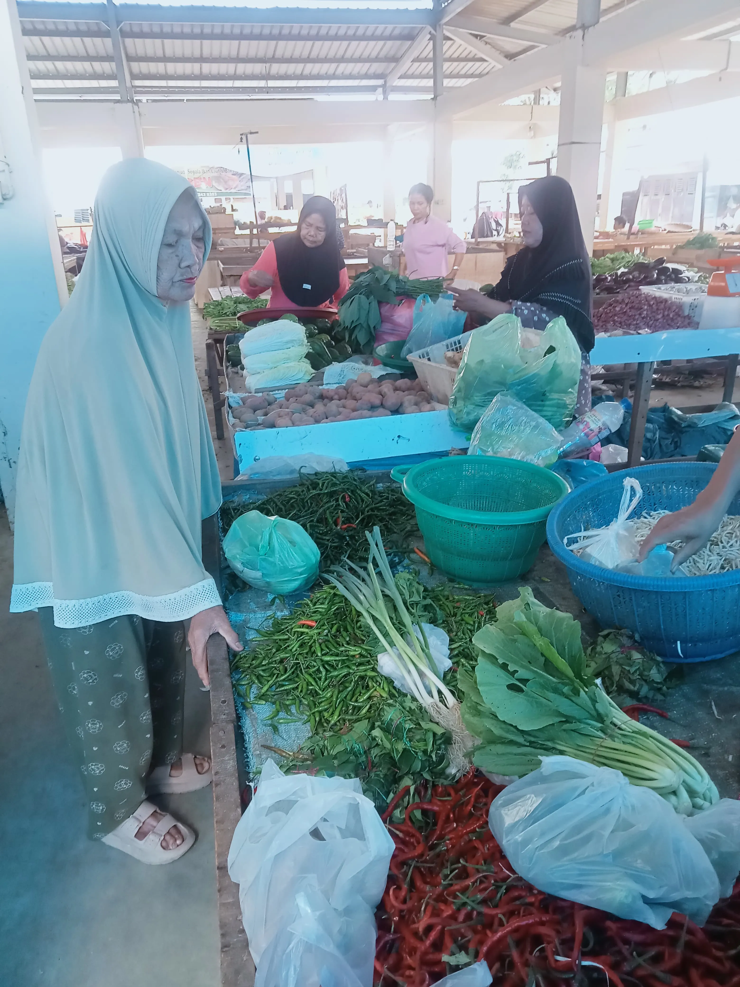 Harga Bahan Pokok di Pasar Bakaran Batu Lubukpakam Masih Tinggi