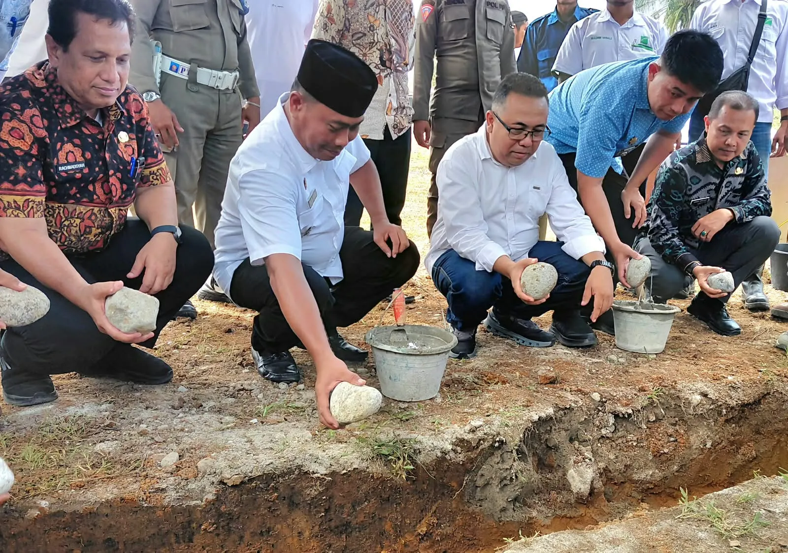 Lom Lom Suwondo Apresiasi AMPK dan Lonsum Bangun Masjid Ar-Rahman