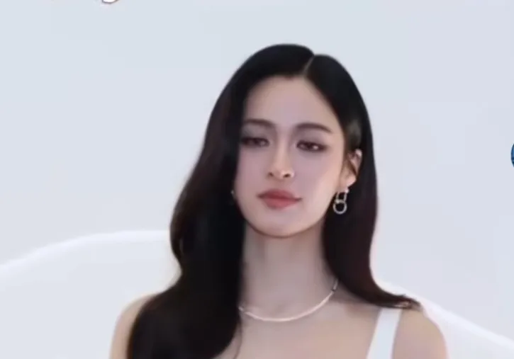 Aktris Thailand Lingling Kwong Wanita Tercantik di Dunia