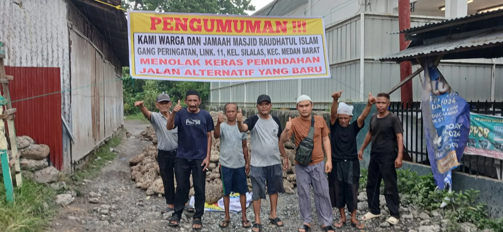 Akses Menuju Masjid Raudhatul Islam Ditutup, Warga Medan Barat Protes