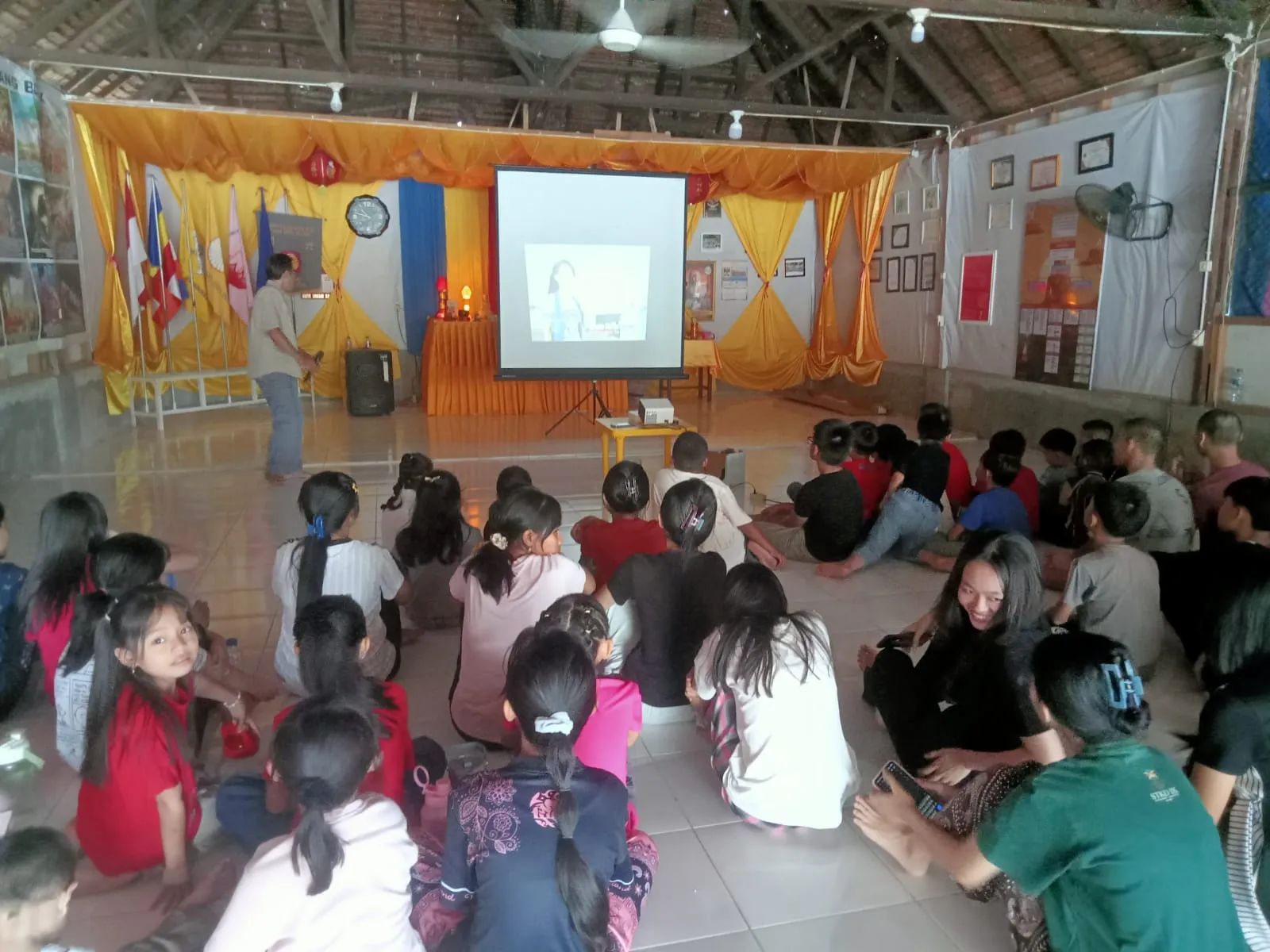 Anak-anak Sekolah Minggu Buddha Belajar Bahasa Mandarin Lewat Lagu