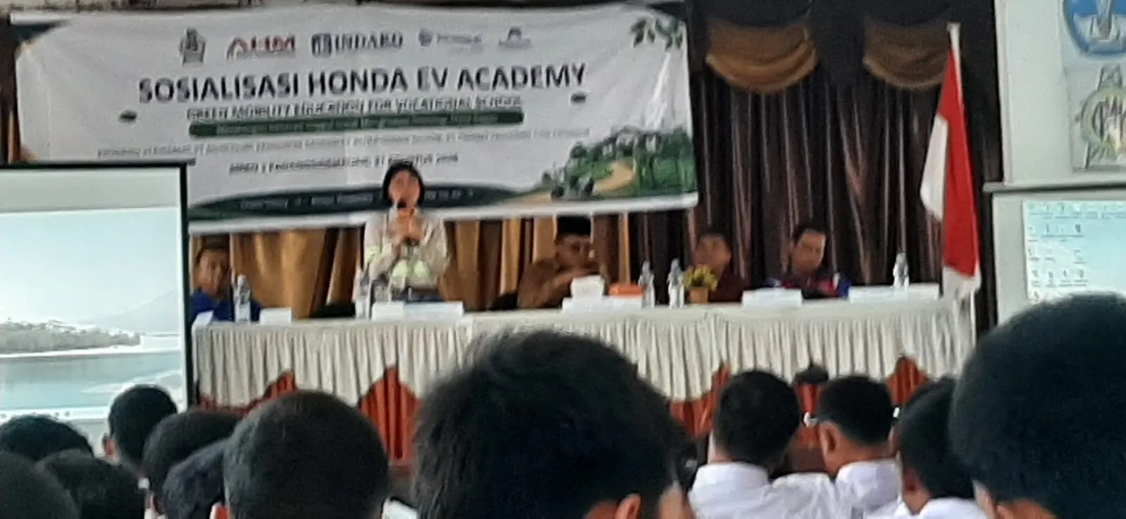 PTAR Member Of Astra Kenalkan Kendaraan Elektrik kepada Pelajar dan Teknikal Bengkel