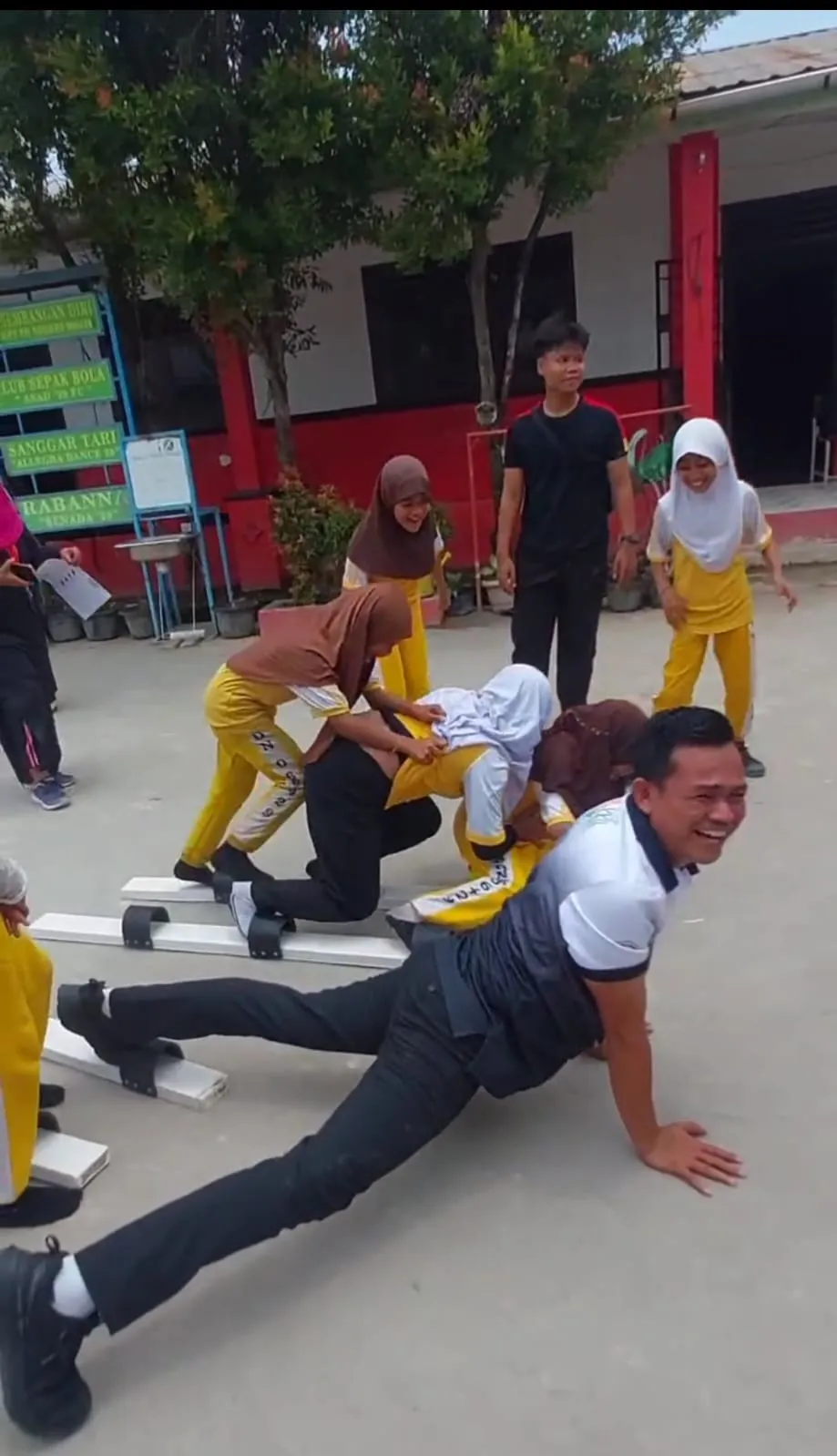 Trauma Healing Berbasis Permainan Rakyat Digelar untuk Siswa Pascabanjir di Medan Marelan