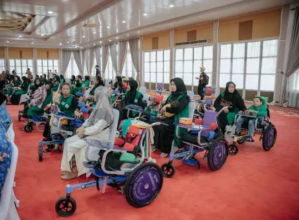 Kahiyang Ayu Salurkan 62 Kursi Roda Adaptif untuk Anak Cerebral Palsy di Simalungun