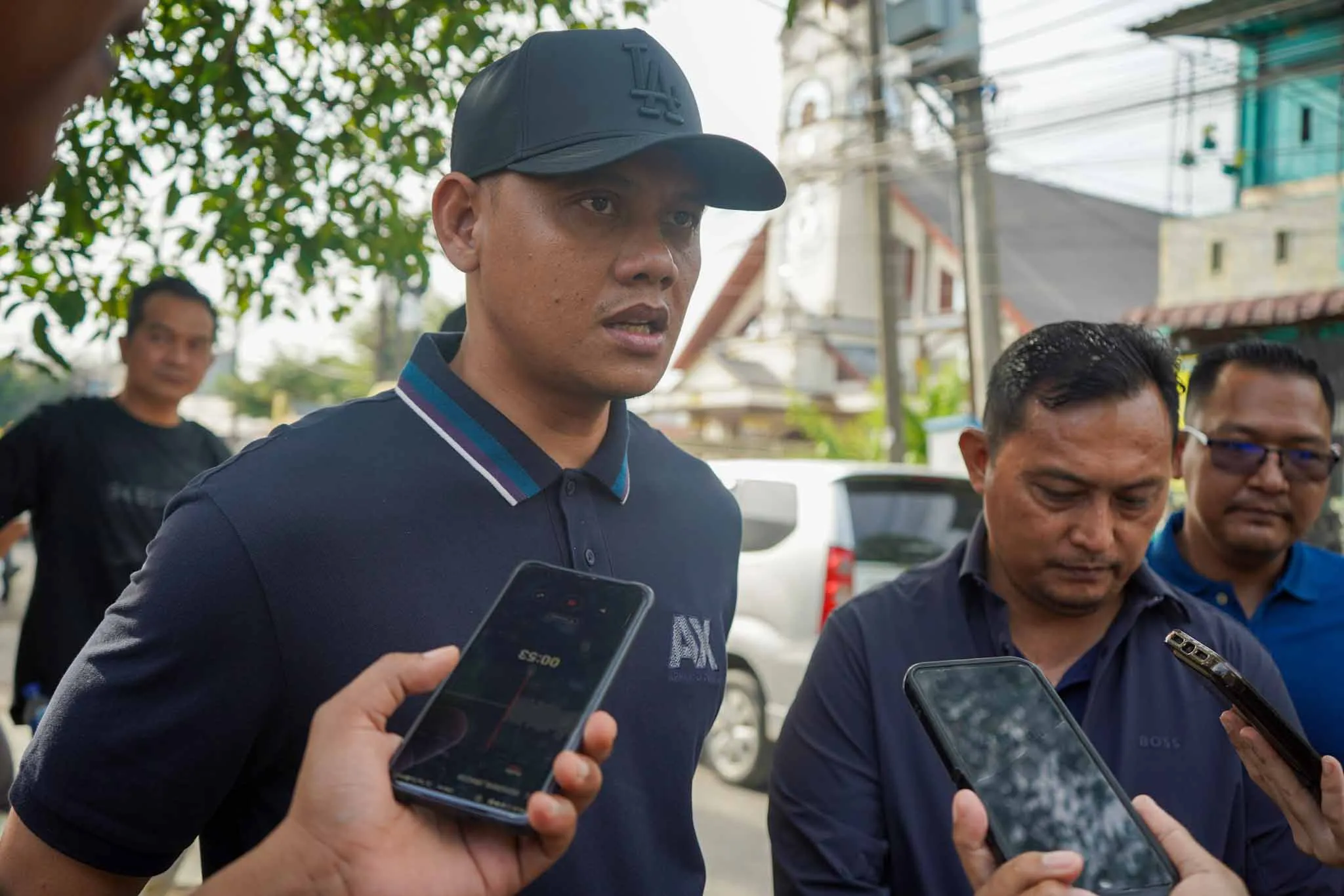 Kadis SDABMBK Kerahkan Sejumlah Alat Berat Bersihkan Parit Jalan Taduan Dari Sedimentasi Tebal