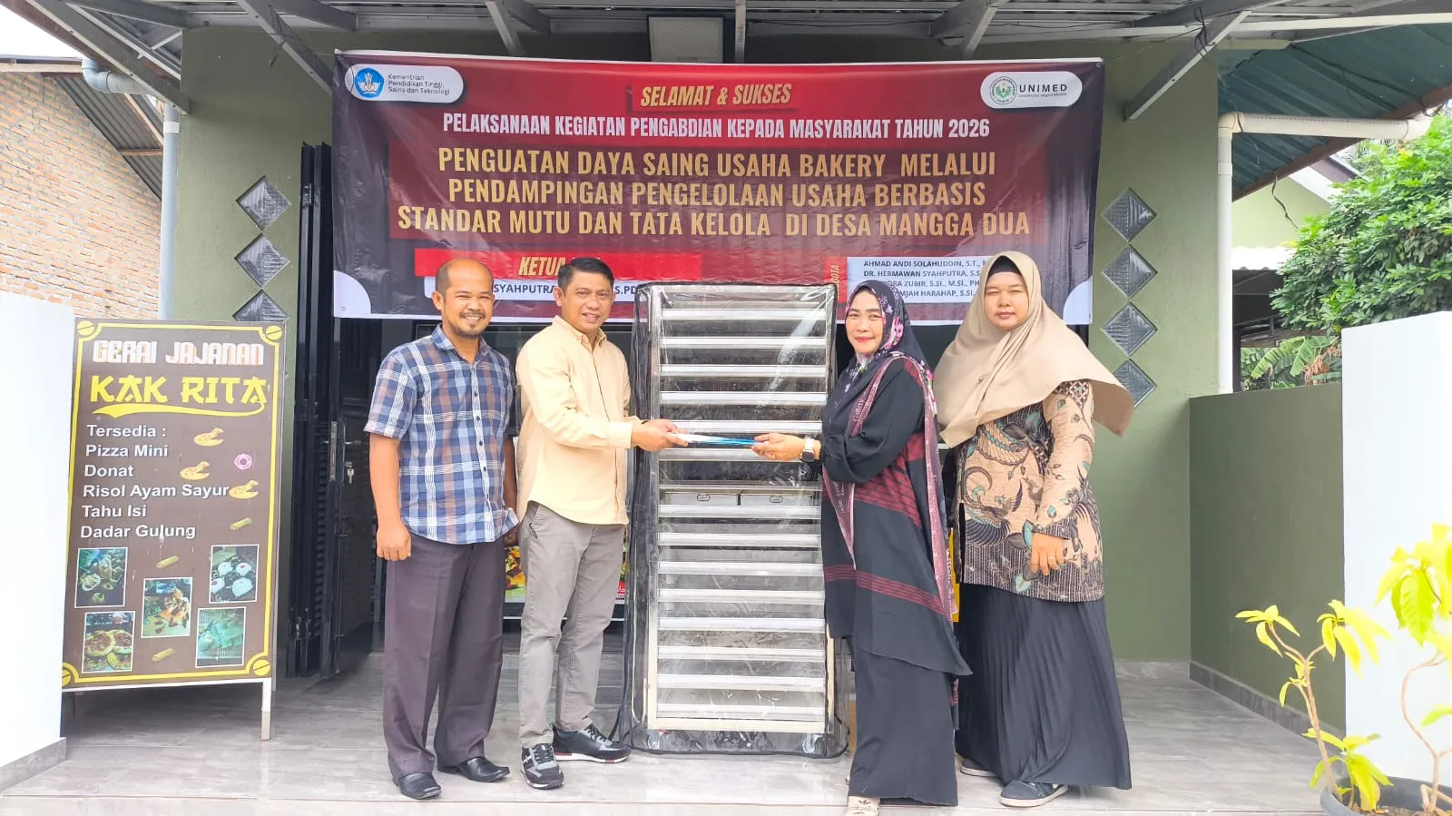 Tim PKM Unimed Tingkatkan Daya Saing Usaha Roti May’s Kitchen Lewat Standar Mutu Dan Tata Kelola