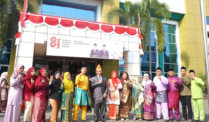 ASN Kanwil Kemenag Sumut Berpakaian Adat Ikuti Upacara HUT ke-81 RI, Tegaskan Agama Jadi Sumber Kerukunan dan Kemajuan Bangsa