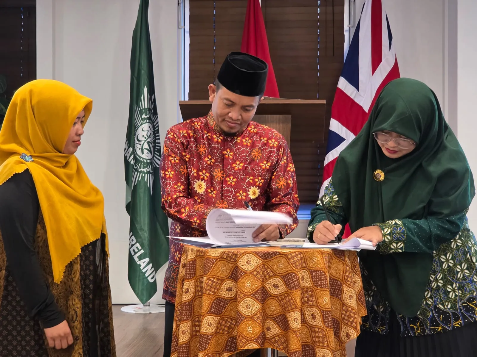 UMSU Teken Kerjasama Dengan PCIM Britania Raya Dan Irlandia Di London