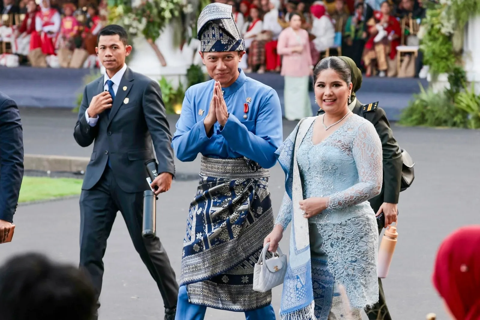 AHY Kenakan Busana Melayu Deli Rancangan Datok Yan Djuna Di Istana Negara