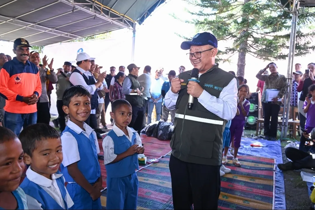 Kemendikdasmen Salurkan Rp860 Juta untuk Sekolah Terdampak Gempa NTT