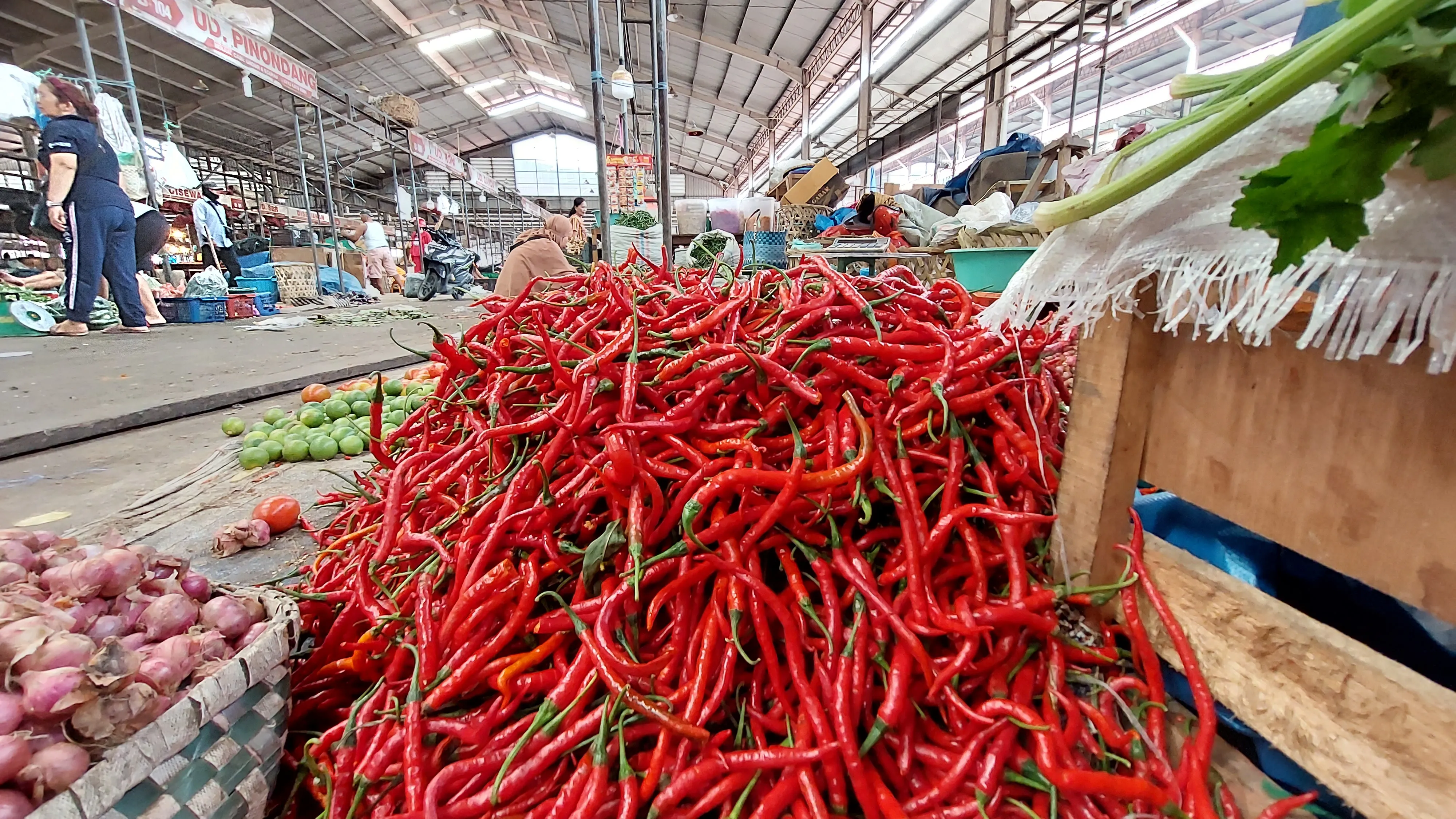 Cabai Merah Turun, Ayam Sentuh Rp60 Ribu
