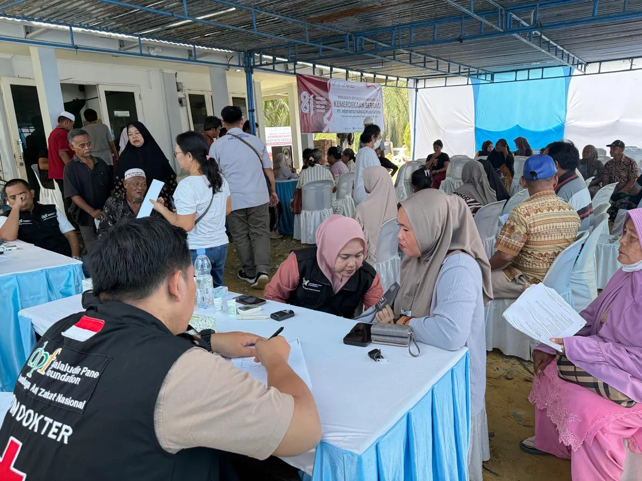 Sambut HUT Kemerdekaan RI Ke 81, LAZ DPF Dan Herfinta Group Bagikan 1.092 Bantuan Kacamata Untuk Warga Sumut