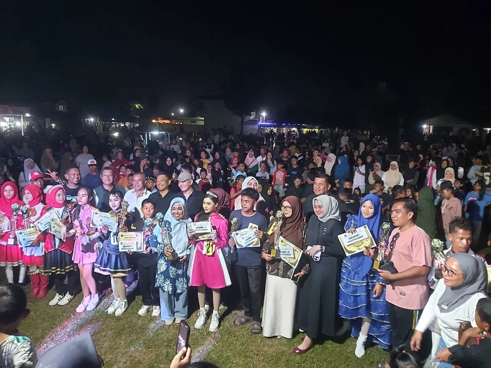 SMPN 2 Babalan Juara Festival Drum Band HUT RI