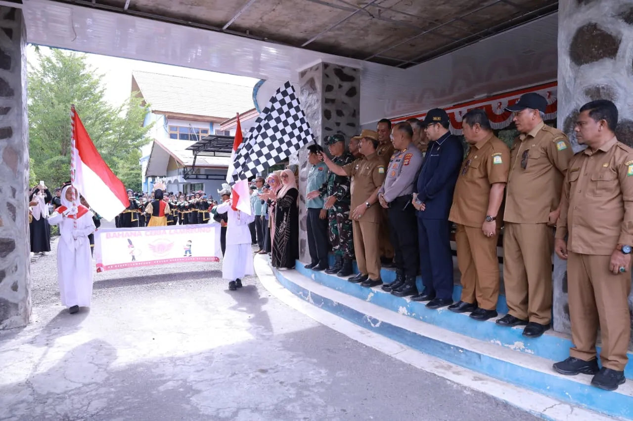 Wabup Aceh Besar Lepas Karnaval HUT ke-81 RI di Kota Jantho