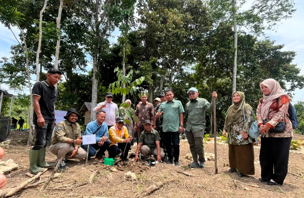 Pemkab Aceh Utara, PHE NSO, LPLHa, dan Warga Tanam Pohon di Stasiun KEHATI Cot Girek