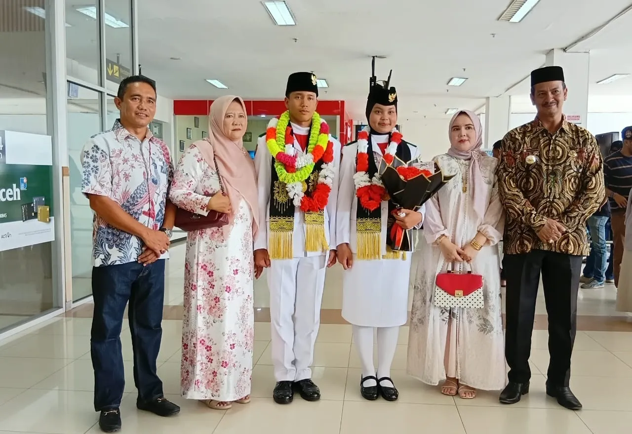Camat Zahrul Fuadi Sambut Paskibraka Nasional Asal Kuta Baro Sepulang dari Istana Negara