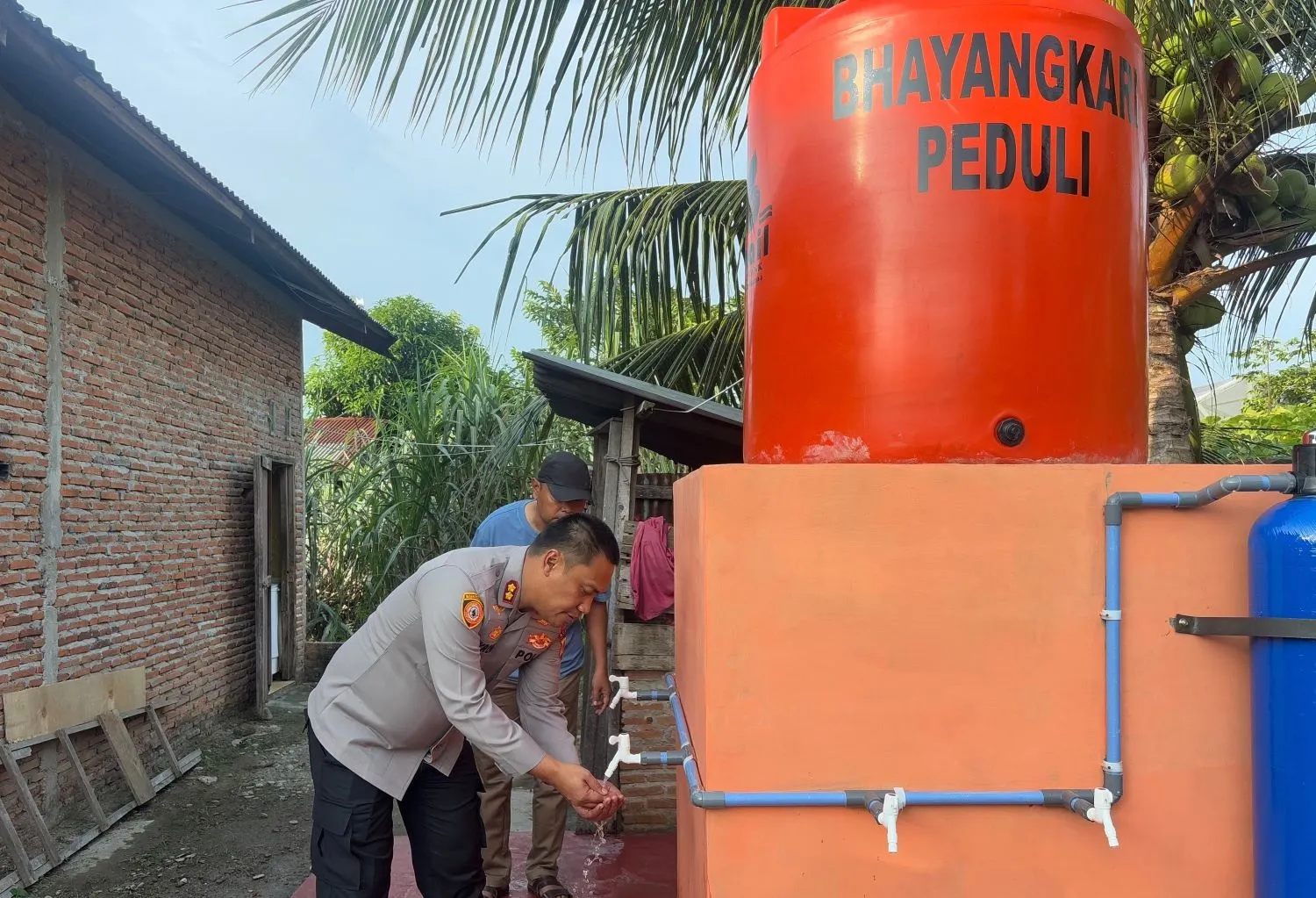 Pastikan Bermanfaat, Kapolres Langsa Cek Bantuan Sumur Bor Ketua Umum Bhayangkari