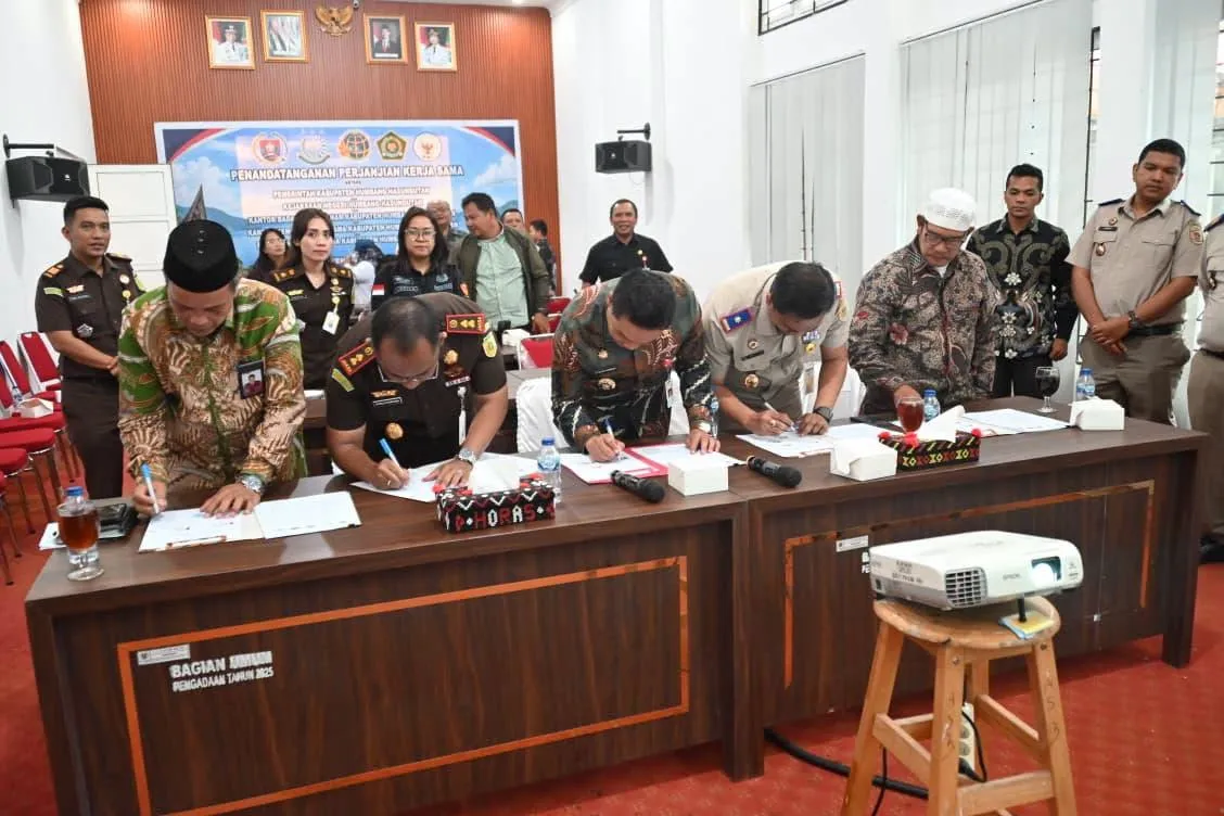 Bupati Bersama Pihak Terkait Tandatangani Percepatan Pendaftaran Tanah Wakaf di Humbahas