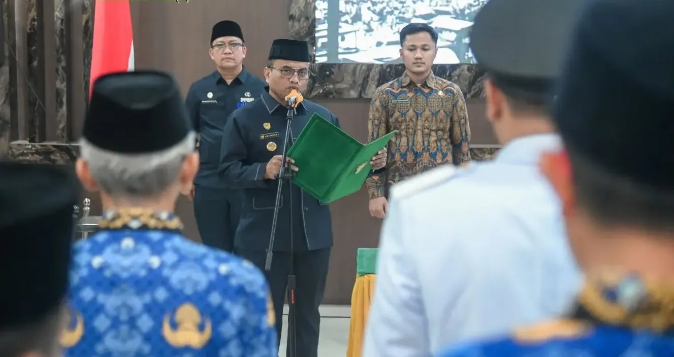 Lantik 20 Pejabat, Wali Kota Padangsidimpuan Tegaskan Birokrasi Harus Tangguh, Profesional, dan Berakhlak