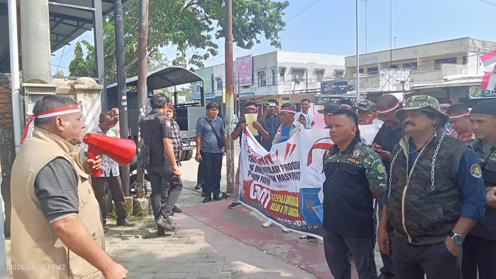 Elemen Sipil Demo Imigrasi Langsa